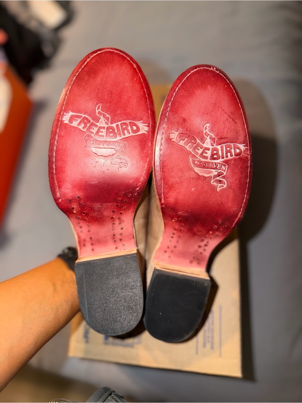 🔥🔥 Freebird by Steven Mona in Stone, 7W - Brand New Slip-On Leather Clogs 🔥🔥 - Picture 3 of 4